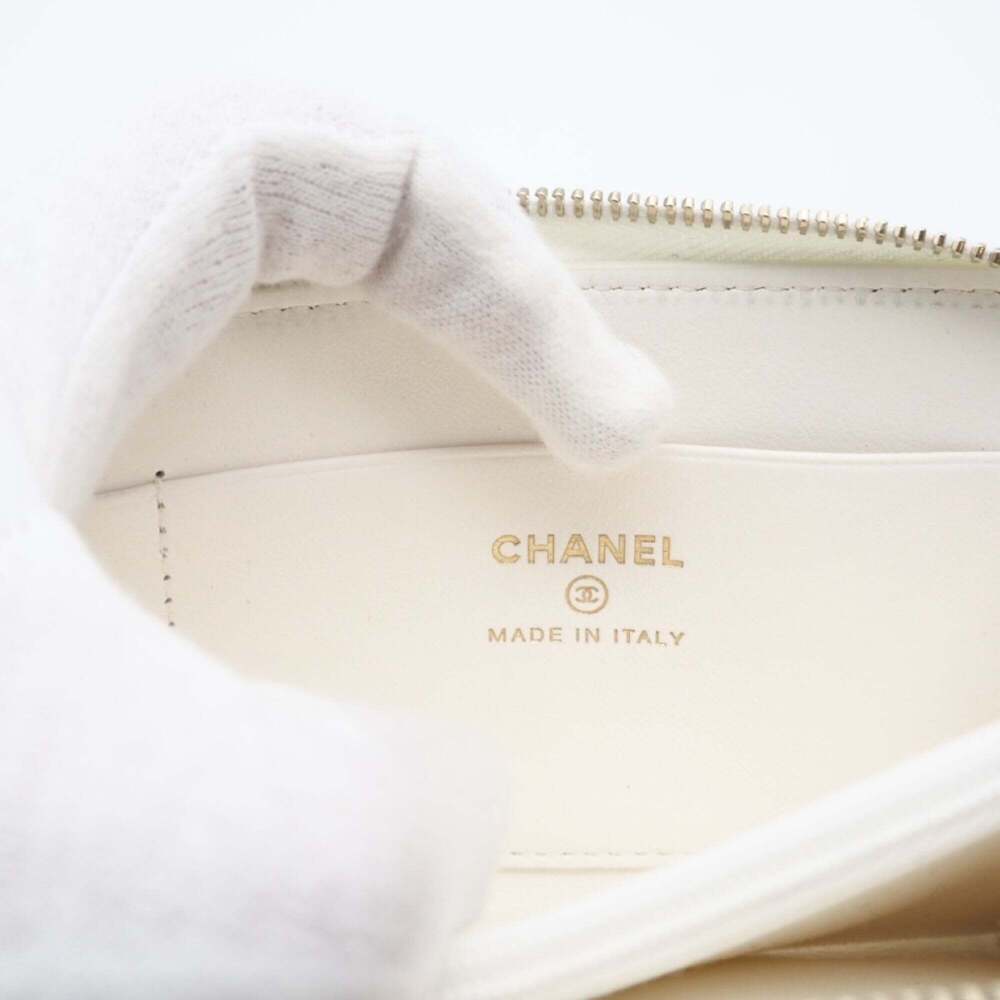 CHANEL Authentic White Lambskin Leather Wallet - Picture 11 of 12
